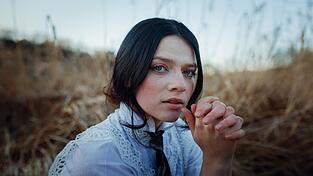 Ein Multitalent aus dem Landkreis Cham: Marie Paulus singt, spielt Gitarre und schreibt ihre eigenen Songtexte. Ein Multitalent aus dem Landkreis Cham: Marie Paulus singt, spielt Gitarre und schreibt ihre eigenen Songtexte.