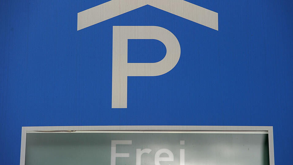 Wie viel Parkraum braucht die Straubinger Innenstadt ? Die Meinungen darüber gehen auseinander. Wie viel Parkraum braucht die Straubinger Innenstadt ? Die Meinungen darüber gehen auseinander.