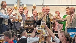 „Achtung, Achtung“ - Ausnahmezustand: Die tollen Tage von Moos haben am Freitagabend auf nur einen Schlag begonnen. „Achtung, Achtung“ - Ausnahmezustand: Die tollen Tage von Moos haben am Freitagabend auf nur einen Schlag begonnen.