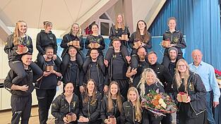 Die Taufkirchener Showfunken verteidigten ihren Titel im Showtanz mit Hebefiguren bei den Bayerischen sowie den Deutschen Meisterschaften 2025 erfolgreich und wurden nun neben anderen Vereinen auch von der Gemeinde geehrt. Die Taufkirchener Showfunken verteidigten ihren Titel im Showtanz mit Hebefiguren bei den Bayerischen sowie den Deutschen Meisterschaften 2025 erfolgreich und wurden nun neben anderen Vereinen auch von der Gemeinde geehrt.