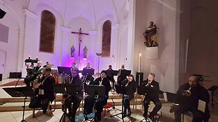 Die Big Band der Musikschule Summer bei ihrem Auftritt. Die Big Band der Musikschule Summer bei ihrem Auftritt.