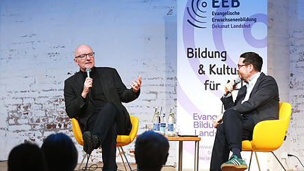 Oberbürgermeister Alexander Putz (links) gab am Dienstagabend im Gespräch mit Uli Karg einen Einblick in die Politikwelt Landshuts. Oberbürgermeister Alexander Putz (links) gab am Dienstagabend im Gespräch mit Uli Karg einen Einblick in die Politikwelt Landshuts.