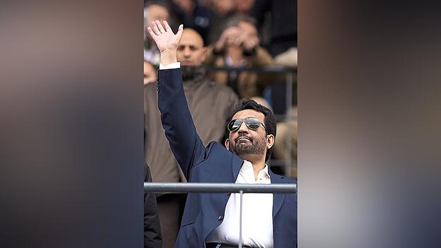 Scheich Abdullah Al Thani im Jahr 2012, als er noch eine Führungsrolle beim spanischen Fußballverein FC Málaga hatte - sein Sohn wurde jetzt am Airport in München festgenommen. Scheich Abdullah Al Thani im Jahr 2012, als er noch eine Führungsrolle beim spanischen Fußballverein FC Málaga hatte - sein Sohn wurde jetzt am Airport in München festgenommen.
