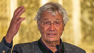 Der Kabarettist Gerhard Polt hat am Samstag die 'Bairische Sprachwurzel' bekommen. (Symbolbild) Der Kabarettist Gerhard Polt hat am Samstag die 'Bairische Sprachwurzel' bekommen. (Symbolbild)