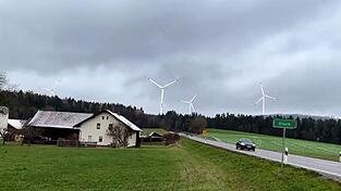 Drei Windräder wären von Kreuth aus zu sehen. Drei Windräder wären von Kreuth aus zu sehen.