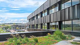 Seit Oktober arbeitet die Verwaltung am neuen Standort in Essenbach. Seit Oktober arbeitet die Verwaltung am neuen Standort in Essenbach.