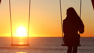Trauer wird mit der Zeit zum ständigen Begleiter. Trauer wird mit der Zeit zum ständigen Begleiter.