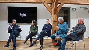 Mark Kammerbauer (von links), Maria Kasperczyk, Willi Forster, Helmut Wartner und Richard Kuther bei der abschließenden Podiumsdiskussion. Mark Kammerbauer (von links), Maria Kasperczyk, Willi Forster, Helmut Wartner und Richard Kuther bei der abschließenden Podiumsdiskussion.