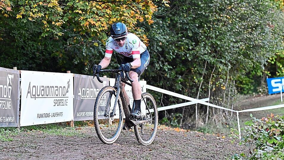 Marek Konwa dominiert im Eliterennen. Marek Konwa dominiert im Eliterennen.