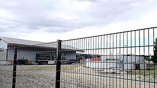 Die Einfriedung der Kläranlage. Die Einfriedung der Kläranlage.