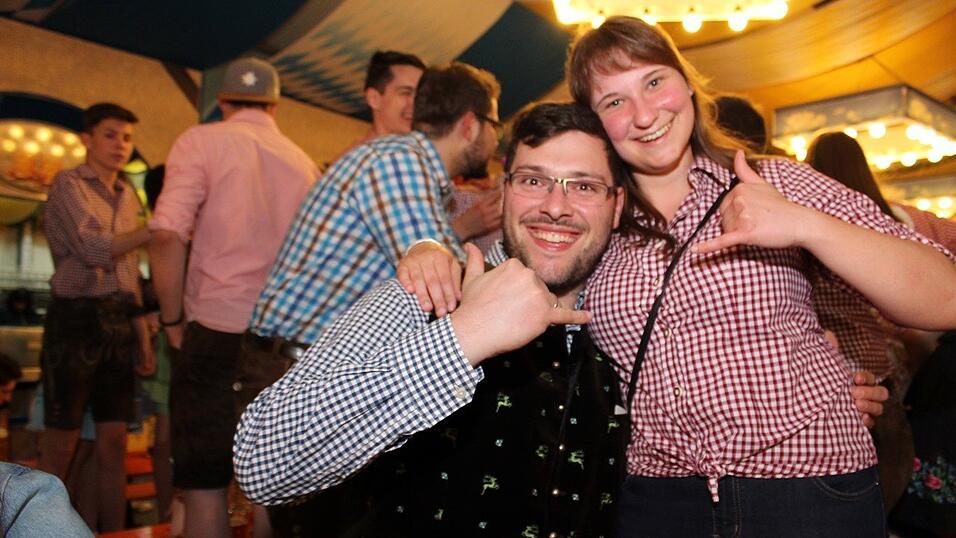 Die Frühjahrsdult 2017 in Landshut neigt sich dem Ende entgegen. Grund genug, noch einmal richtig in den Bierzelten zu feiern - abgerundet vom traditionellen Feuerwerk. Die Frühjahrsdult 2017 in Landshut neigt sich dem Ende entgegen. Grund genug, noch einmal richtig in den Bierzelten zu feiern - abgerundet vom traditionellen Feuerwerk.