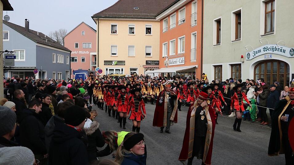 Beim Bogener Faschingsumzug war einiges geboten. Beim Bogener Faschingsumzug war einiges geboten.
