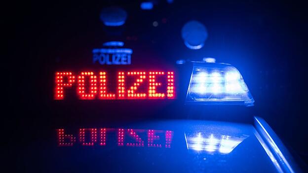 Die Bundesstraße war nach dem Unfall mehrere Stunden lang gesperrt. (Symbolbild) Die Bundesstraße war nach dem Unfall mehrere Stunden lang gesperrt. (Symbolbild)