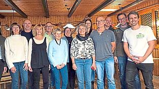 Für 25 Jahre Mitgliedschaft wurden Katharina Sirl, Hans Sirl, Gerda Bergermeier, Albert Bergermeier, Elzbieta Schweiger, Nicole Haberländer, Anna Kneucker, Johanna Friedrich, Helmut Kneucker, Erich Bartholomäus und Christoph Stanglmair (v.l.) geehrt; rechts zweiter Vorsitzender Michael Höller. Für 25 Jahre Mitgliedschaft wurden Katharina Sirl, Hans Sirl, Gerda Bergermeier, Albert Bergermeier, Elzbieta Schweiger, Nicole Haberländer, Anna Kneucker, Johanna Friedrich, Helmut Kneucker, Erich Bartholomäus und Christoph Stanglmair (v.l.) geehrt; rechts zweiter Vorsitzender Michael Höller.