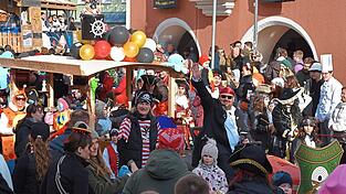 Die Stadt Mainburg unterstützt nach wie vor den Faschingszug und sichert 15.000 Gästen eine rauschende Party im Herzen der Stadt. Die Stadt Mainburg unterstützt nach wie vor den Faschingszug und sichert 15.000 Gästen eine rauschende Party im Herzen der Stadt.