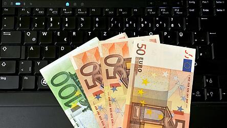 Mit Hilfe vom Staat sollen schon Kinder monatlich mindestens 10 Euro im Monat fürs Alter ansparen. Mit Hilfe vom Staat sollen schon Kinder monatlich mindestens 10 Euro im Monat fürs Alter ansparen.