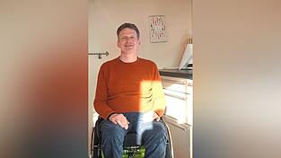 In seiner rollstuhlgerechten Küche zeigt Paul Grasmaier, dass Leidenschaft keine Grenzen kennt. In seiner rollstuhlgerechten Küche zeigt Paul Grasmaier, dass Leidenschaft keine Grenzen kennt.