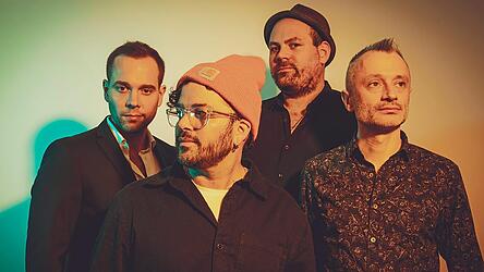 Die Jazz-Musiker Julian (links) und Roman Wasserfuhr (2.v.r.) sowie Bassist Juan Camilo Villa (2.v.l.) und Schlagzeuger Dennis Frehse (rechts). Die Jazz-Musiker Julian (links) und Roman Wasserfuhr (2.v.r.) sowie Bassist Juan Camilo Villa (2.v.l.) und Schlagzeuger Dennis Frehse (rechts).
