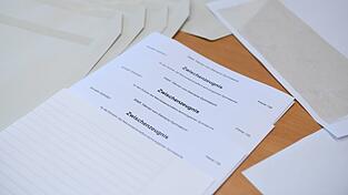 Für manche Anlass zur Freude, für manche Auslöser von Angst oder Scham: Zeugnisse. (Archivbild) Für manche Anlass zur Freude, für manche Auslöser von Angst oder Scham: Zeugnisse. (Archivbild)