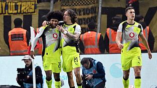 Karim Adeyemi (l) traf in Leverkusen erneut. Karim Adeyemi (l) traf in Leverkusen erneut.