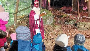 Der Nikolaus besucht die Waldbühne. Der Nikolaus besucht die Waldbühne.