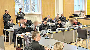 Mit weiteren Zeugen und Gutachten wollen die Verteidiger ihre Mandanten in ein besseres Licht rücken. Die Staatsanwaltschaft hält mit ihren Argumenten wacker dagegen. Mit weiteren Zeugen und Gutachten wollen die Verteidiger ihre Mandanten in ein besseres Licht rücken. Die Staatsanwaltschaft hält mit ihren Argumenten wacker dagegen.