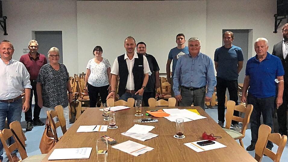 Reinhard Gietl, Georg Hundschell, Ursel Brüjes, Claudia Prebeck-Berger, Helmut Muhr junior, Peter Wanninger, Markus Oswald, Ludwig Waas, Georg Hollweck, Fritz Bittner und Tobias Beck (von links). Reinhard Gietl, Georg Hundschell, Ursel Brüjes, Claudia Prebeck-Berger, Helmut Muhr junior, Peter Wanninger, Markus Oswald, Ludwig Waas, Georg Hollweck, Fritz Bittner und Tobias Beck (von links).